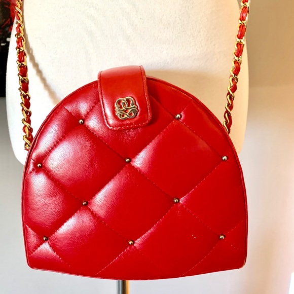 Vintage quilted crossbody w/chain strap. - Picture 3 of 7